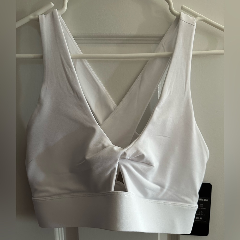 Fabletics Oasis Twist Medium Impact Sports Bra